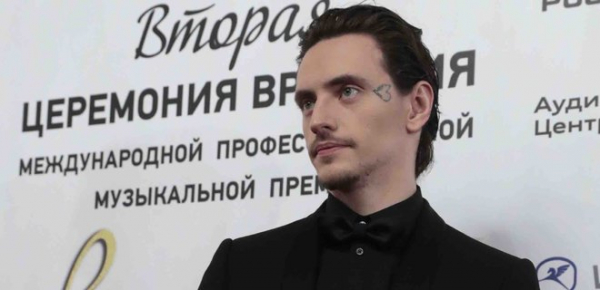 
Італійський театр скасував виступ російського танцівника з татуюваннями Путіна 