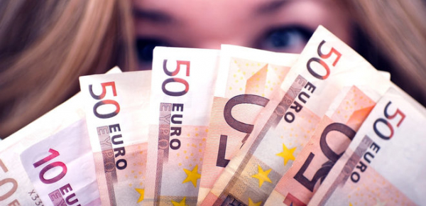 
Італія припиняє обмін готівкових гривень українців на євро 