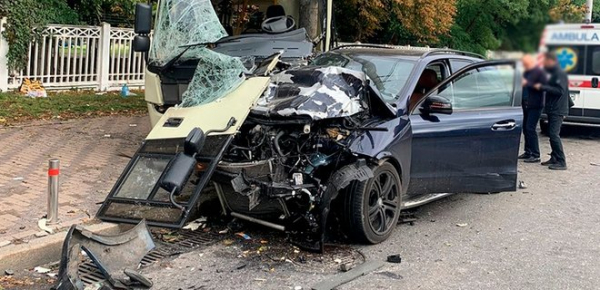 
ДТП с маршруткой в Киеве. Полиция заявила, что водитель Mercedes был под наркотиками 