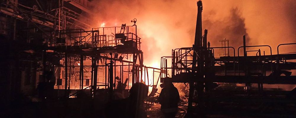 росіяне обстріляли вночі Запоріжжя: виникла пожежа