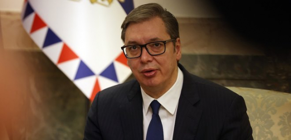
Президент Сербії обурений тим, що росіяни вербують сербів для війни проти України 