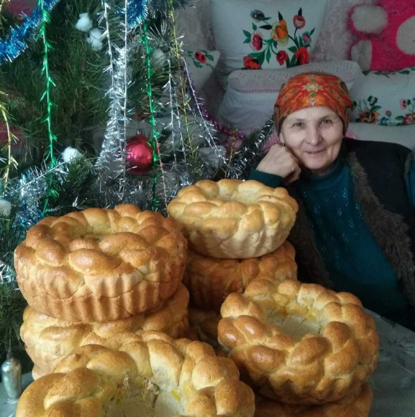 На Вінниччині на Святвечір печуть різдвяні калачі і носять вечерю аби зберегти давні традиції                    
