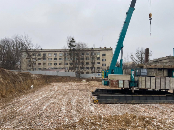 У Вінниці розпочали підготовчі роботи з будівництва муніципальної багатоповерхівки на Привокзальній                     
