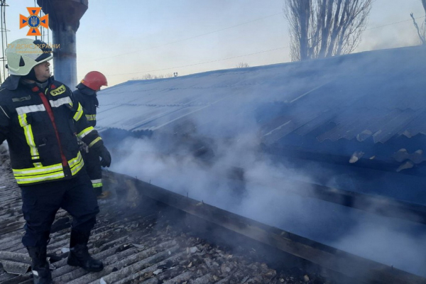 На Вінниччині горіло складське приміщення з побутовими товарами та технікою                    
