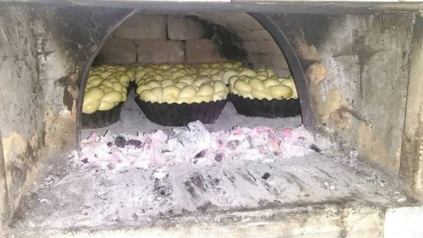 На Вінниччині на Святвечір печуть різдвяні калачі і носять вечерю аби зберегти давні традиції                    
