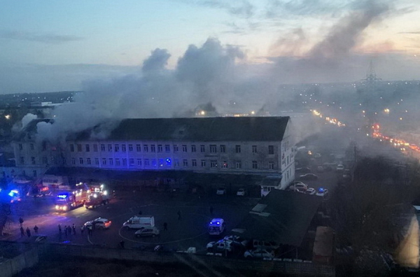 У Вінниці на Чехова горить будівля, в якій знаходиться автошкола                    
