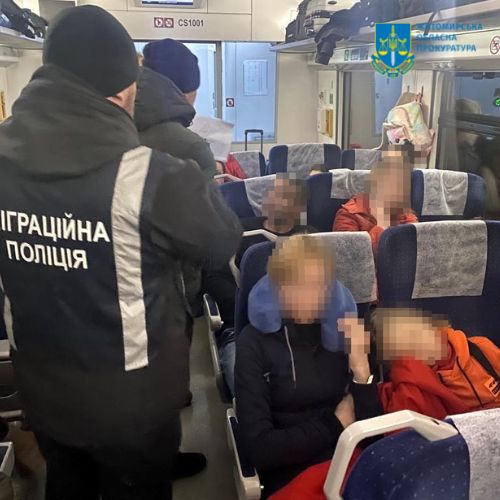 Житель Вінниччини з жінкою зробили схему для виїзду за кордон – «приписували» призовникам чужих дітей                    
