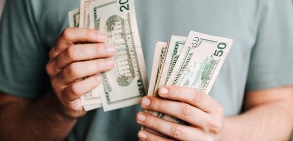 В Україні значно збільшився попит на валюту: у НБУ назвали причини
В Україні значно збільшився попит на валюту: у НБУ назвали причини