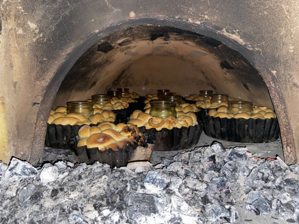 На Вінниччині на Святвечір печуть різдвяні калачі і носять вечерю аби зберегти давні традиції                    
