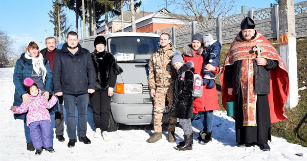 В громаді на Вінниччині люди зібрали кошти та придбали автомобіль для односельчанина на передовій                    
