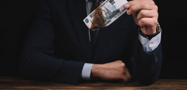 Російський рубль обвалився до 10-місячного мінімуму після анонсу нових санкцій проти РФ
Російський рубль обвалився до 10-місячного мінімуму після анонсу нових санкцій проти РФ