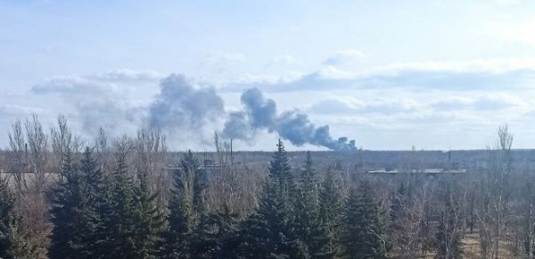 
Українська ППО збила Су-34 росіян глибоко в тилу ворога під Єнакієвим: відео влучання та падіння 