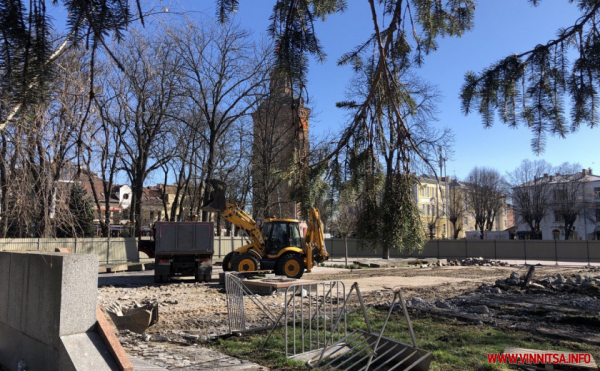 У центрі Вінниці почали «копати» біля вежі. Фото                     
