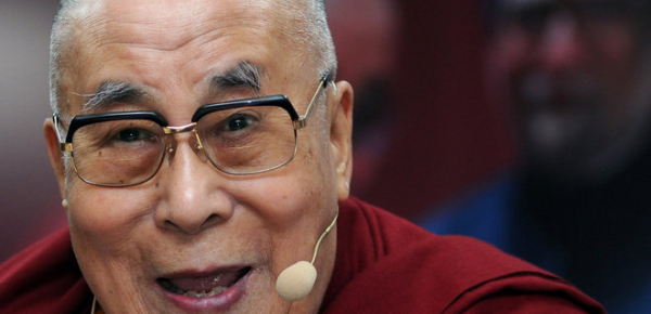 
Далай-лама перепросив після появи відео, де він пропонує дитині посмоктати свого язика 