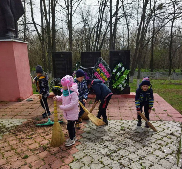 На Вінниччині переселенці з Криму облаштували долину нарцисів                    
