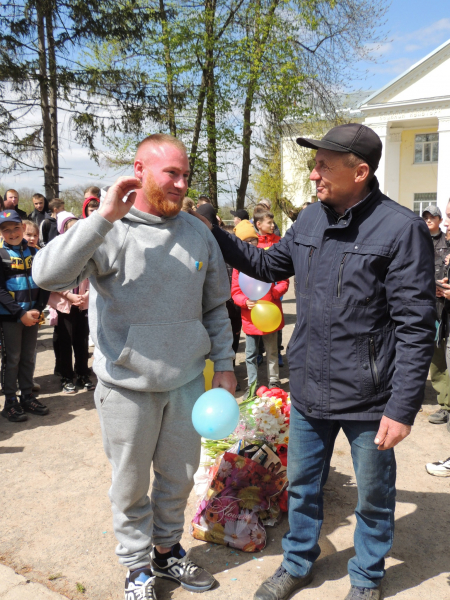 На Вінниччині зустріли військового, який вважався зниклим безвісти                    
