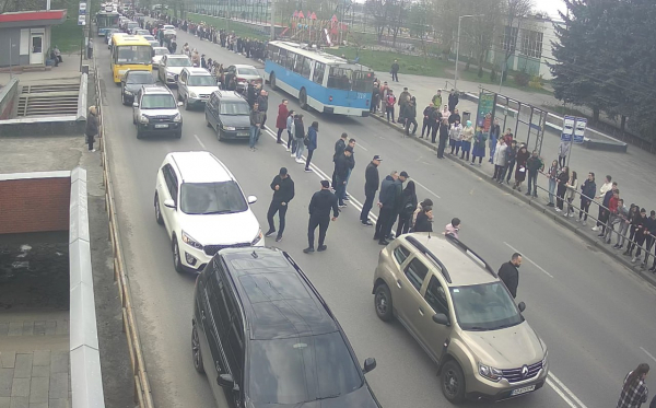 У Вінниці полеглого воїна зустріли живим коридором                    
