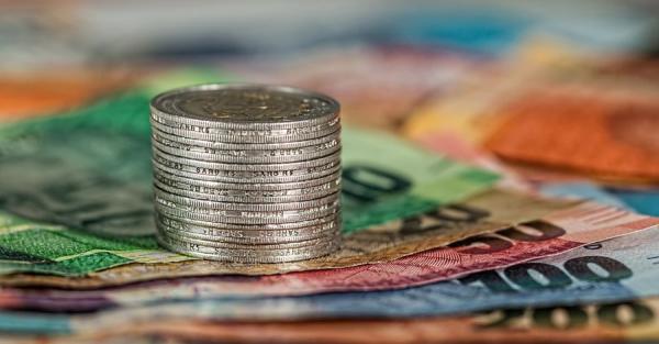 Курс валют на 12 квітня: скільки коштують долар, євро та злотий