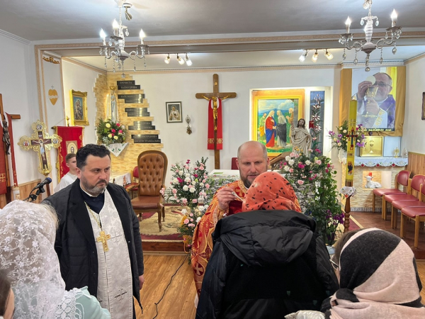 На Вінниччині сотні православних християн святили паски біля костелу, бо люди не захотіли йти до церкви, приналежної до москви                    
