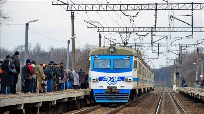 Маршруты пригородных поездов в направлении Запорожья изменили