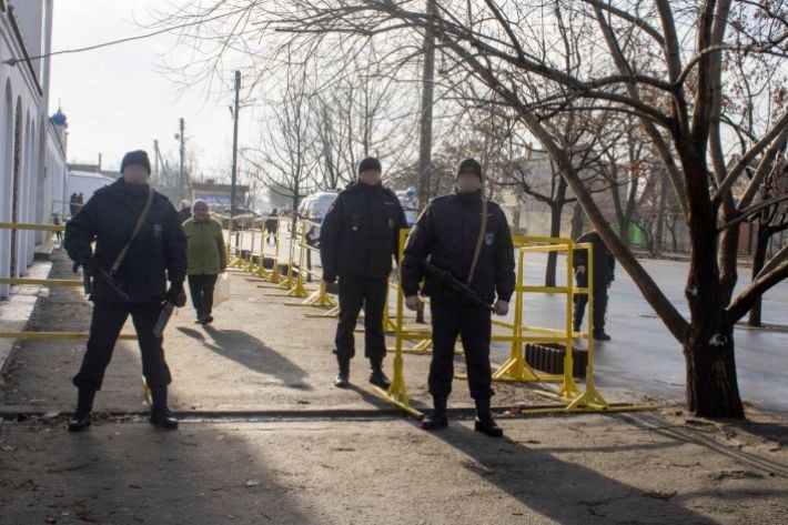 В Мелитополе оккупанты заставляют прохожих выворачивать карманы