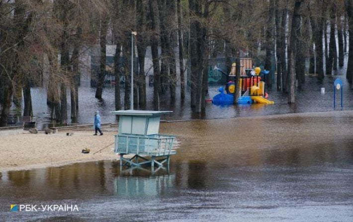 Вода в Днепре возле Киева за последние три дня поднялась еще на 25 сантиметров