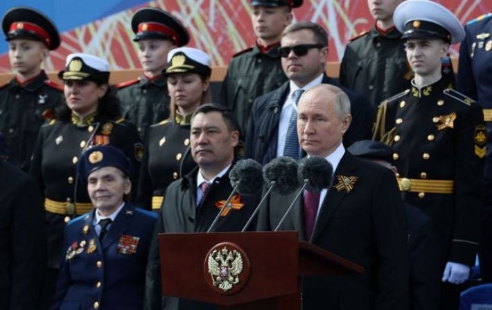Без авиации и с "музейным" танком. Парад в Москве стал одним из самых коротких в истории