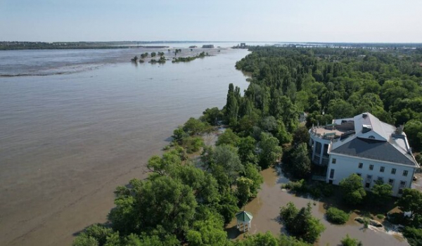 У Дніпро потрапило 150 тонн машинного мастила через підрив Каховської ГЕС