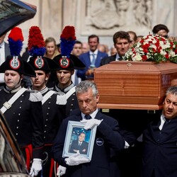 У Мілані прощаються з колишнім прем'єр-міністром Італії Сільвіо Берлусконі
