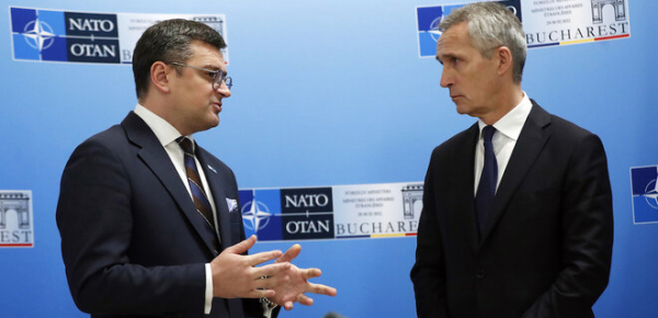 
Кулеба закликав Столтенберга привести рішення НАТО "у відповідність до нової реальності" 
