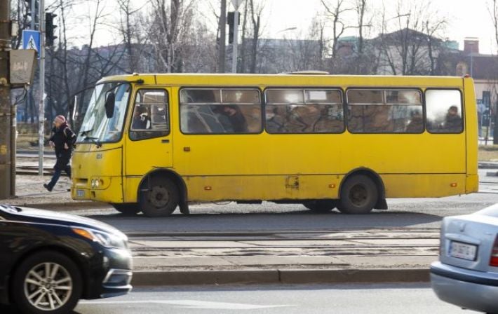 "Развелось вас тут": в Ровно водитель маршрутки нахамил матери погибшего на войне Героя