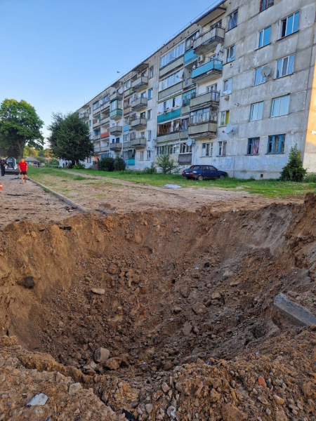 
Чернігівщина. Окупанти вдарили "шахедами" по житлових будинках, є поранені – фото 