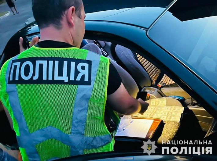 Запорожские и днепропетровские правоохранители разоблачили взяточника в "военкомате"