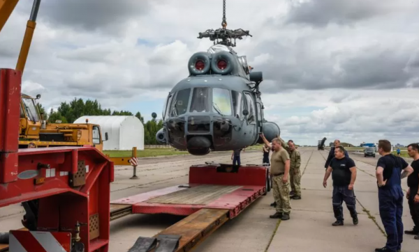 
Литва відправить в Україну системи ППО NASAMS та показала фото переданих Мі-8 та зеніток L70 