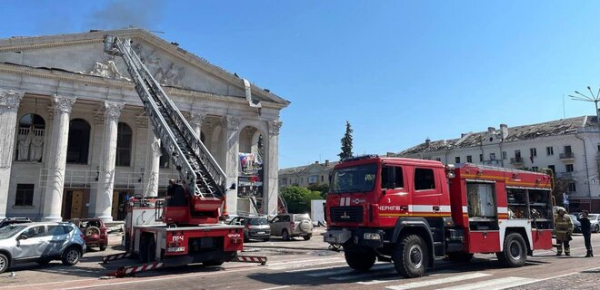 
Ракетний удар Росії по Чернігову. МВС повідомляє про п'ятьох загиблих та 37 поранених – фото, відео 