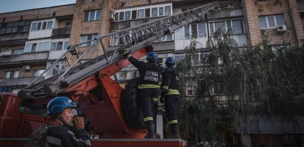 
Ракетні удари по Покровську. Загинув заступник голови ДСНС області, поранені поліцейські та рятувальники 