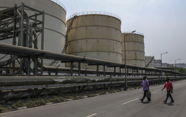 Індія доручила НПЗ дотримуватися цінової стелі на нафту з Росії