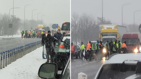 Українські водії перекривали дорогу в Перемишлі у відповідь на страйк польських перевізників