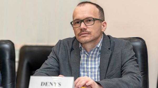 Кабмін після заяви послів G7 змінив позицію щодо переатестації БЕБ
