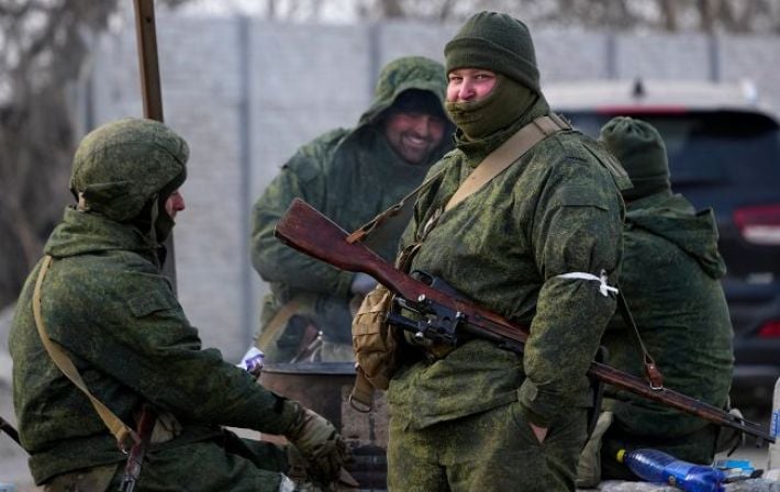 Воруют окна и завозят некачественные лекарства. В Луганской ОВА рассказали о жизни в оккупации