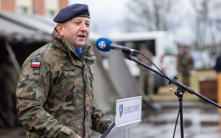 Польского генерала, который учил украинских военных, уволили с должности: что произошло