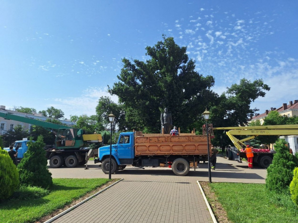 В Ізмаїлі зняли пам’ятник Тучкову (відео)