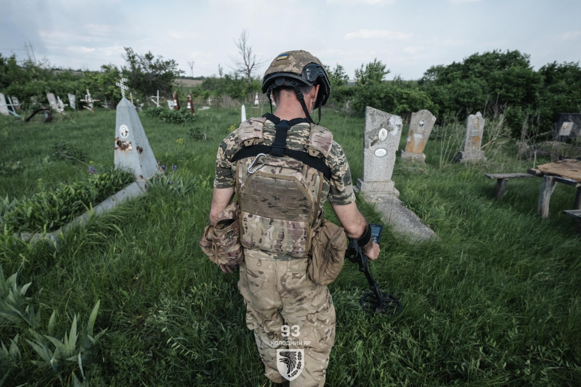 "Знадобляться сотні років". 93 бригада показала, як розміновують Україну: фото