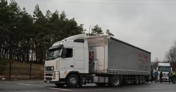 Польща відновила пропуск фур через усі КПП на кордоні з Україною