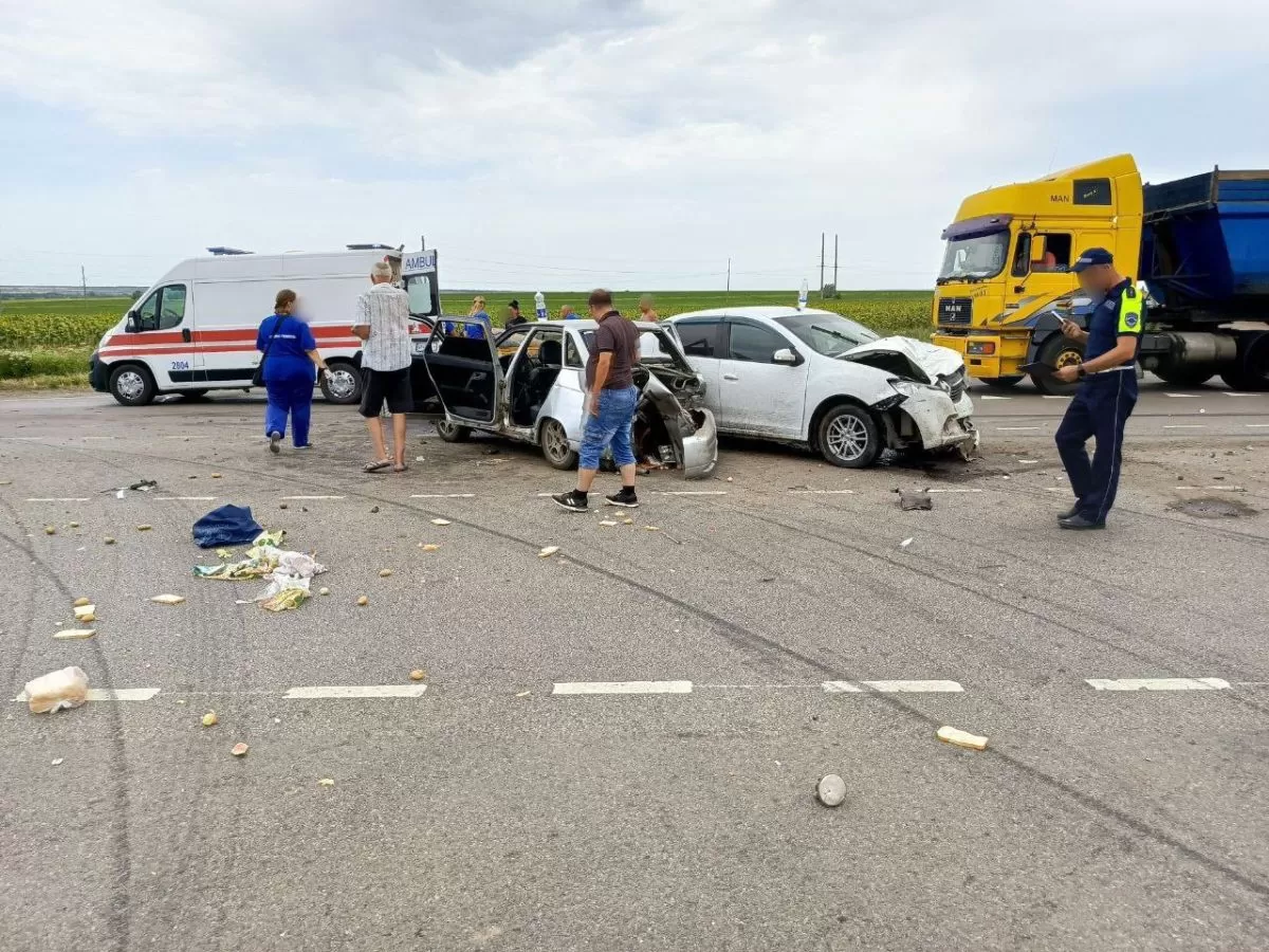 На трасі в окупованому Бердянському районі ДТП за участі трьох автівок