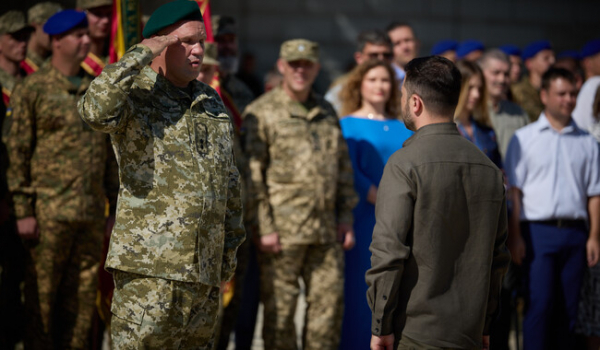 Зеленський роздав нагороди у День незалежності: Сирському – звання генерала, Харлан та Усику – ордена Свободи