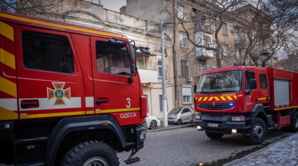 У центрі Одеси горить підсобне приміщення у житловому будинку