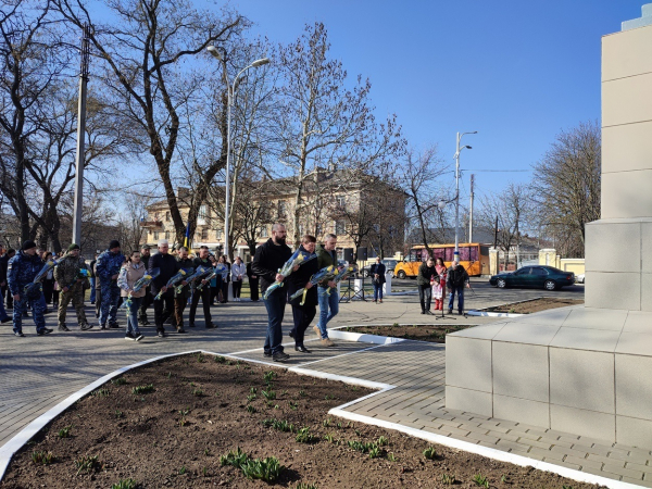 В Ізмаїлі поклали квіти до пам’ятника Шевченку з нагоди 211 річниці з Дня народження Кобзаря