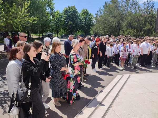 В Ізмаїлі відкрили пам’ятну дошку з ім’ям захисника Володимира Іванова