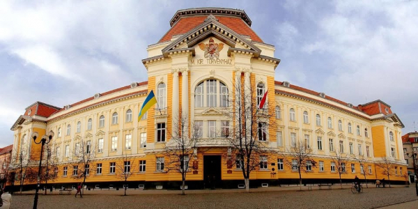 Шпигунський скандал між Угорщиною та Україною: дипломати, дрони та привиди Тріанона